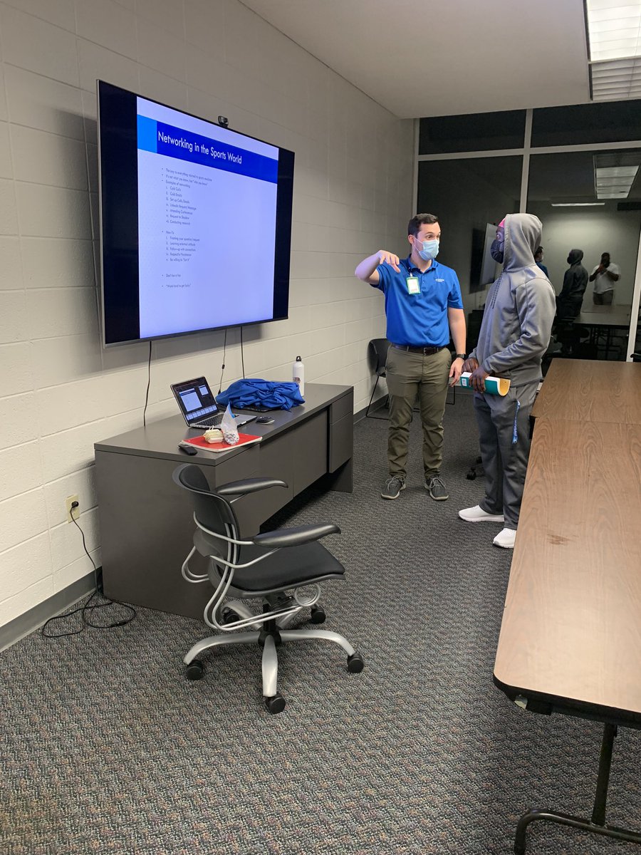 PrivateersSAE's tweet photo. A huge thank you to Dr.O’Brien at Ochsner Health for sharing his experiences in the sports medicine industry with our student-athletes! #PrivateersExcel https://t.co/Osirr5GnF2