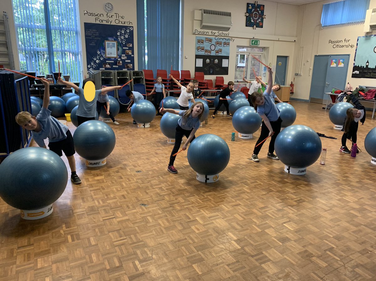 StBernardsep's tweet photo. Having a great time in Drumfit Club tonight @drumfit #stbisactive https://t.co/4b6CYi61Gl