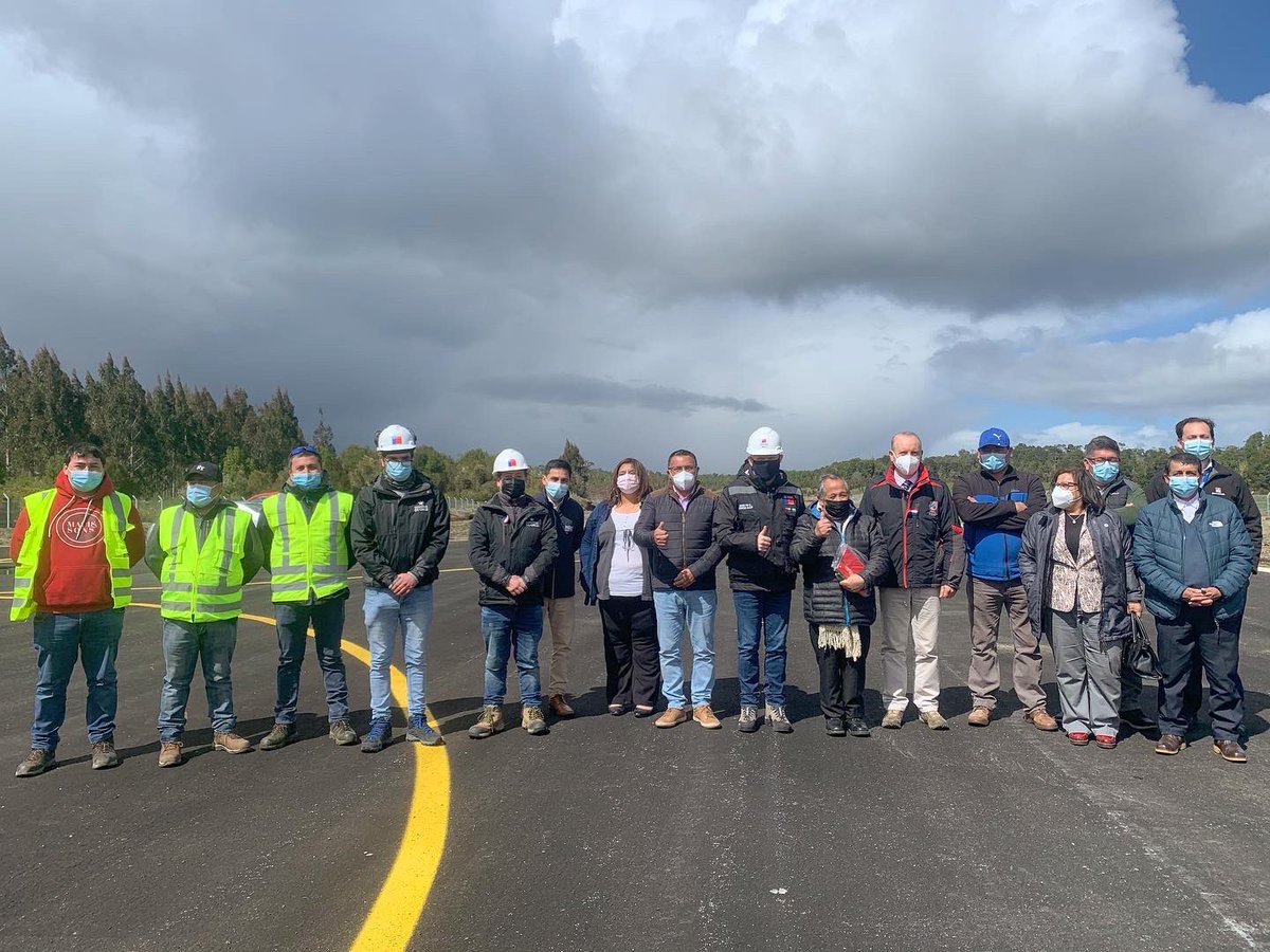 moploslagos's tweet photo. #MopLosLagos🦺🚧
¡Inauguración Mejoramiento Aeródromo Quemchi! Seremi @jamesfrycarey junto a la #DapMOP, @MuniQuemchi y comunidad, inauguramos el aeródromo; para mejorar la conectividad e integración territorial ✈️🌏

Inversión sectorial de más de $300 millones de pesos. https://t.co/YzOdsymECa