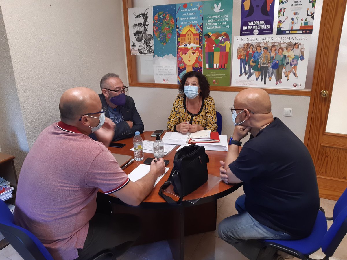 @ugtserviciospublicos Jaén Sanidad, reunión de trabajo del Secretario General (Toni Gil) y la Secretaria del Sector (Paqui Padilla) con los compañeros de la Seccion Sindical de UGT Ambulancia  SSG para elaborar plan de trabajo