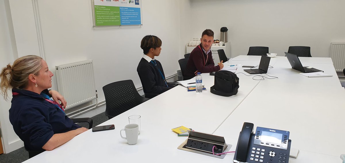 UTCReading's tweet photo. Fujitsu, SSE &amp; Thames Water Experience Programmes! 💫 A big thank you to our industry partners for delivering Day 1 of these programmes for our Year 12 &amp; 13 students, giving them an insight into the world of work! @fujitsu_uk, @thameswater #transforminglivesthroughlearning https://t.co/zDftYtkES7