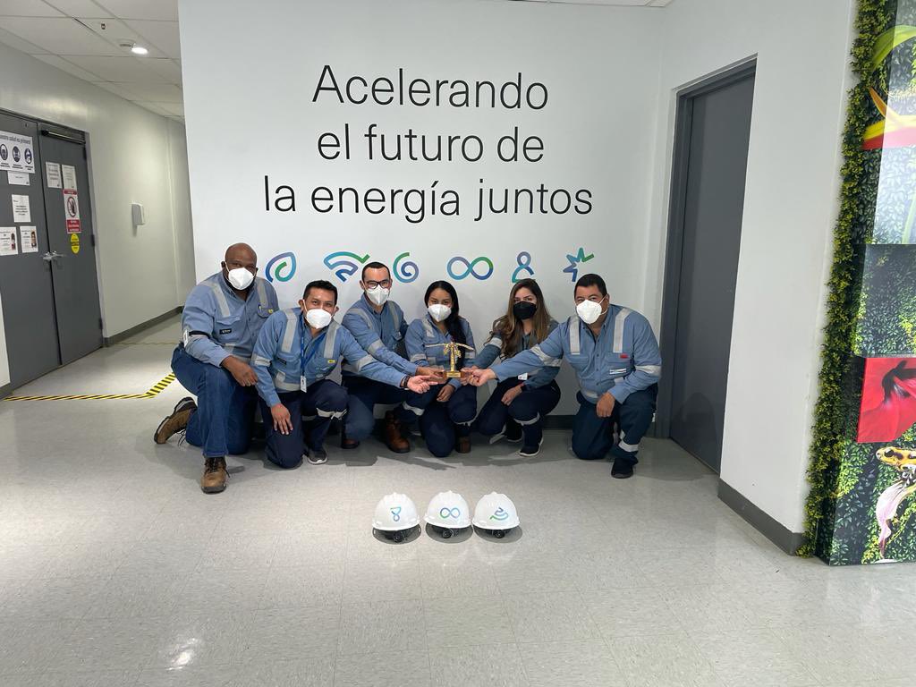 Glaister1's tweet photo. Todavía estamos celebrando Premio Palma de Oro del @industrialespty @aespanama https://t.co/QukwTourP4