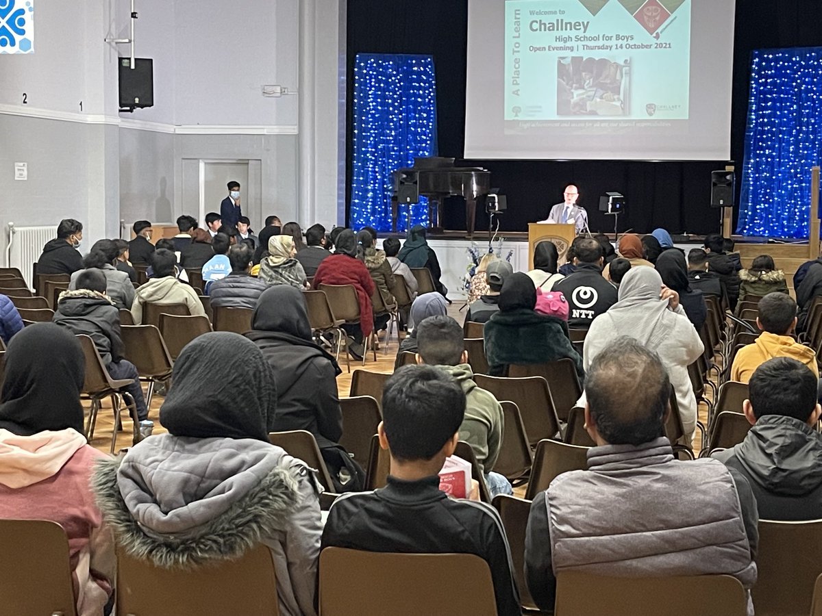 ChallneyBoys's tweet photo. Mr Connor’s second presentation of the evening to a packed and inquisitive audience. #Welcome to our #OpenEvening2021 https://t.co/3DOh2I3omj