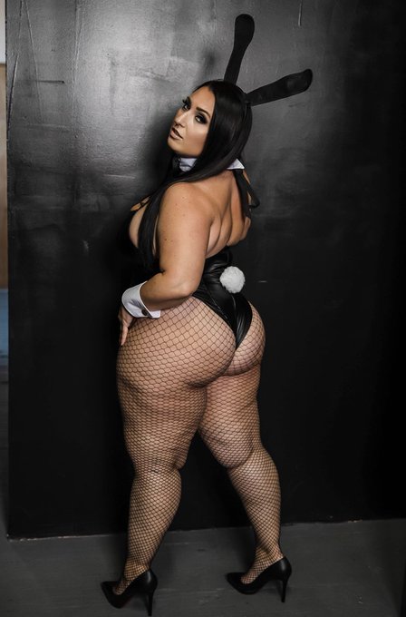 2 pic. Naughty ? https://t.co/ZO00mOgAbD