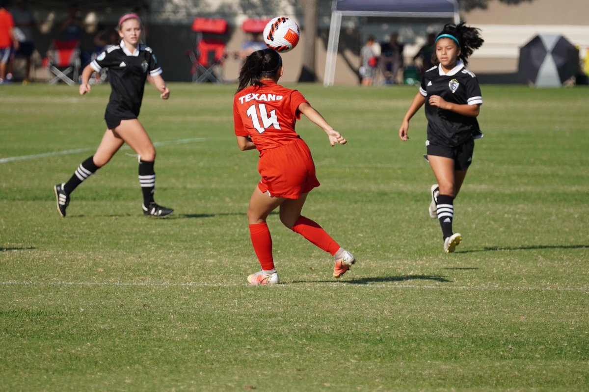 belinda_valadez's tweet photo. Brie #14 Left and Right Defender https://t.co/gbNw0ExUvv