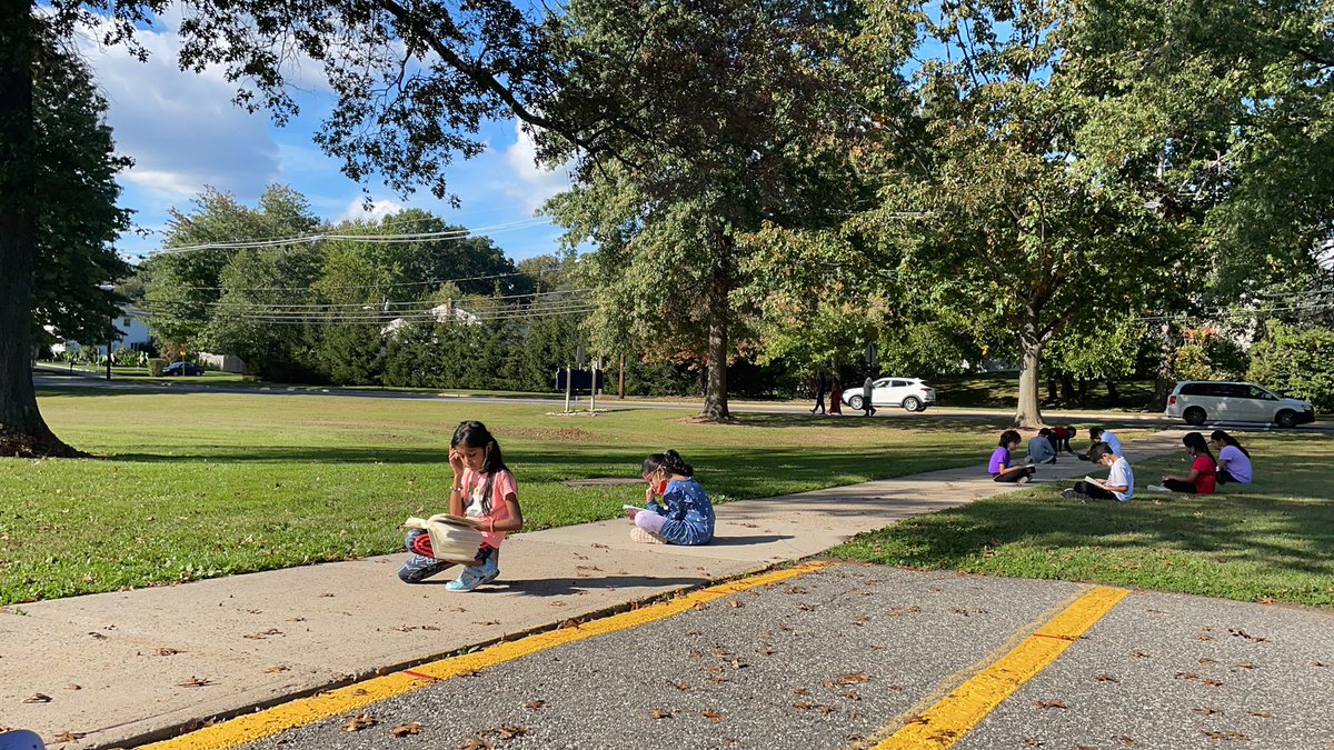 mrswilliamsMoss's tweet photo. Gorgeous fall day to get some fresh air and take our IDR time outdoors. https://t.co/a3tWz8tGHm