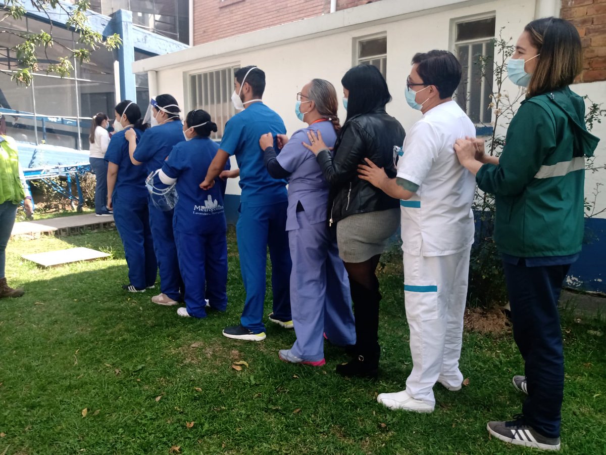 SubRedCentroOri's tweet photo. Semana de la #SaludMental, un tema de suma importancia no solo para nuestros pacientes y usuarios, sino también para nuestros colaboradores👩🏻‍⚕️👨🏻‍💼 de la subred
Desde la línea de riesgo psicosocial, se realizaron actividades con pausas mentales👏🏼, masajes antiestrés 💆🏻‍♂️ risoterapia 😂 https://t.co/TwoTEBkrme