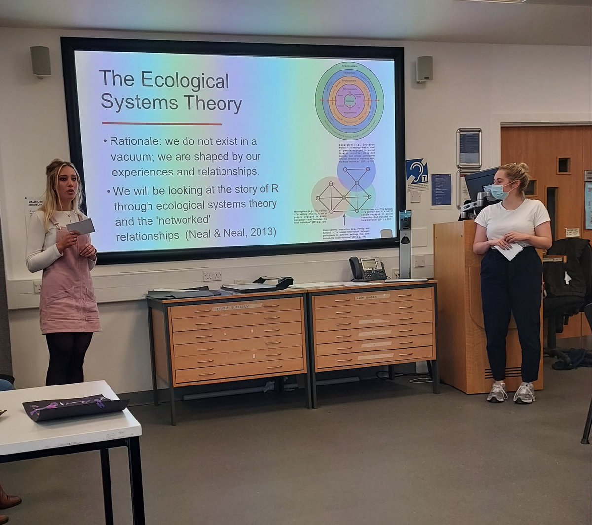 DundeeTEPs's tweet photo. The Year 1s completed our first assessment today - a group presentation on applying psychological theory to practice. The key thread? Relationships! We didn't even let self isolation stop us as we beamed @seanc_robinson in for his group's presentation! #twittereps #resilience https://t.co/Yv2dNUoUDr