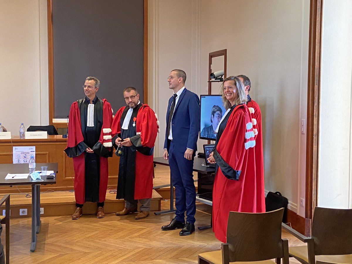 Caroline Le Goffic (@c_legoffic) on Twitter photo Un grand bravo à Éric Brin pour sa brillante soutenance de thèse à <a href="/DroitEGUParis/">Faculté de Droit, d'Économie et de Gestion</a>, sur « la profession de masseur-kinésithérapeute : évolutions et perspectives » ! Un nouveau Docteur pour l’<a href="/Instidroitsante/">Institut Droit Sante</a>, sous la direction de <a href="/lydiamorlet/">morlet</a> 👏🏻 Un grand bravo à Éric Brin pour sa brillante soutenance de thèse à <a href="/DroitEGUParis/">Faculté de Droit, d'Économie et de Gestion</a>, sur « la profession de masseur-kinésithérapeute : évolutions et perspectives » ! Un nouveau Docteur pour l’<a href="/Instidroitsante/">Institut Droit Sante</a>, sous la direction de <a href="/lydiamorlet/">morlet</a> 👏🏻