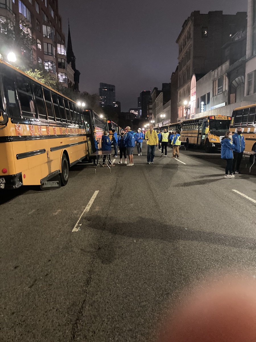 bostonathletema's tweet photo. Boston Athlete Running News - Pictures from Mondayโs @bostonmarathon. What a beautiful day!! โฆ#bostonmarathonโฉ #bostonathletes #boston #bostonsports #marathon #runboston #bostonrunner #runto125 #marathonmonday #run #running #volunteers #bostonathletemagazine https://t.co/HpzPNWWu2e