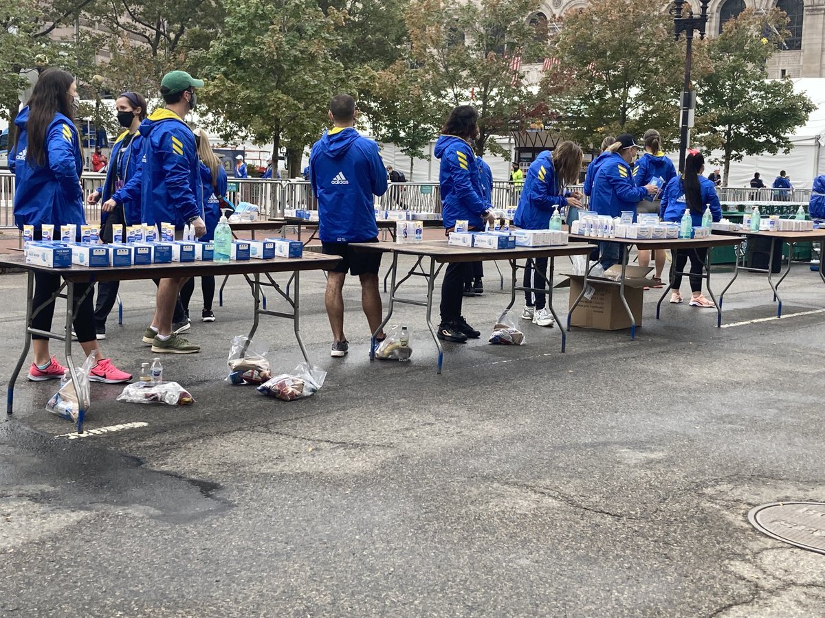 bostonathletema's tweet photo. Boston Athlete Running News - Pictures from Mondayโs @bostonmarathon. What a beautiful day!! โฆ#bostonmarathonโฉ #bostonathletes #boston #bostonsports #marathon #runboston #bostonrunner #runto125 #marathonmonday #run #running #volunteers #bostonathletemagazine https://t.co/HpzPNWWu2e