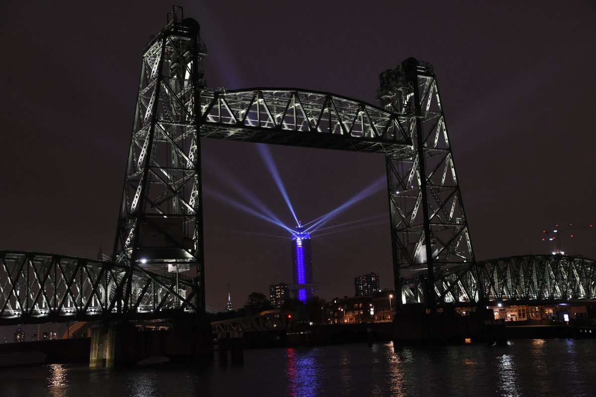 LeMehariste's tweet photo. #Zalmtoren #Hef #Rotterdam #hoogstepunt https://t.co/dphsU8x7Vr