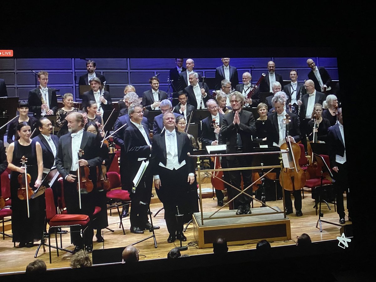 fst_tonsattare's tweet photo. Ikväll m/ #AndersHillborg 🇸🇪premiär 
Through Lost Landscapes (2019)
#KonserthusetStockholm m/ #KungligaFilharmonikerna under ledning av @oramsa. 👏👏👏👏👏
#LIVE fr/ konsertsalen och via @ https://t.co/FpcObPPtuK #svenskatonsättare @STIM_Sweden https://t.co/OqxiRHwgRG