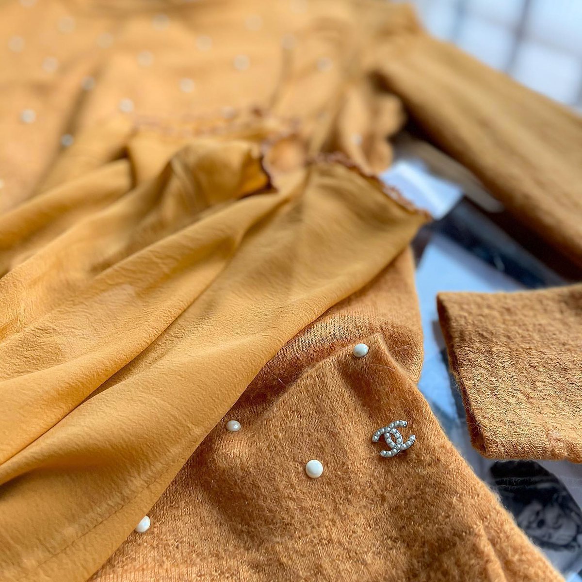 ClubPreloved's tweet photo. #co00010138 #prelovedшанель #prelovedодежда Chanel платье оттенка янтаря. Знаковые жемчужинам и лого. 70 мохер/30 шелк. Маркировка 38. Цена-подарок! 29т https://t.co/b7lmvsnocU