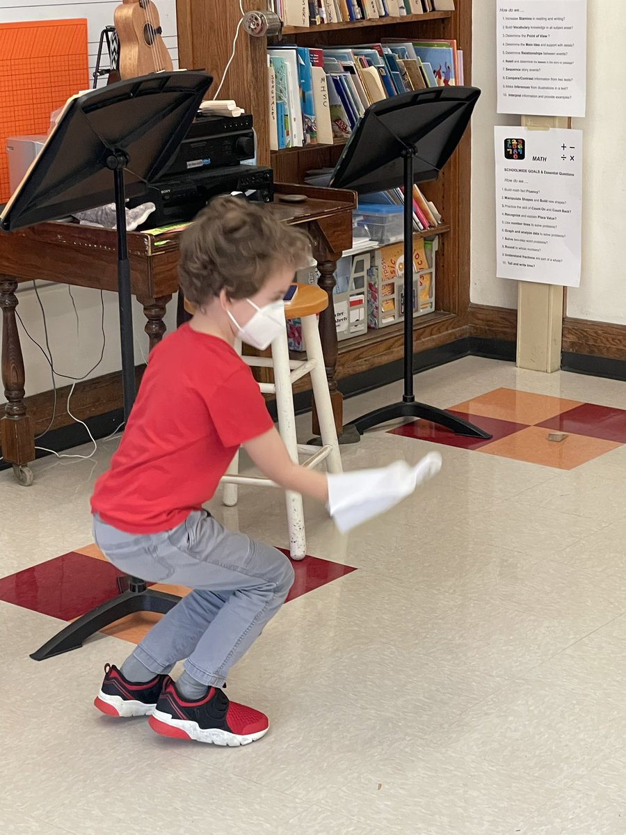 gfelemmusic's tweet photo. It’s that spooky time of year! First graders used a ghost puppet to lead the class in some vocal exploration. So fun! 👻🎵 #firststepsinmusic #firstgrademusicfun #tunefulbeatfulartful #vocalexploration #musicisforeveryone https://t.co/TA5OyU3LGg