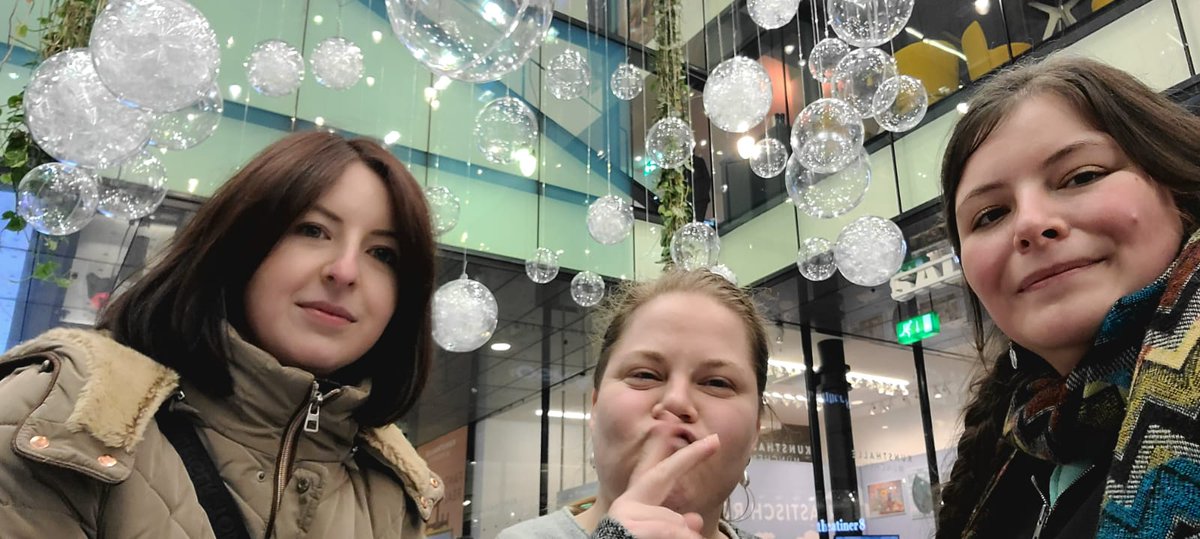 Torei_twt's tweet photo. TL cleanse πππ
I've spend an amazing day with @therAgust and @JuuneKookie π₯³
June really loved this picture, but I still feel ugly as hell π€£ wanted to be funny so I choose this pose to make them laugh π€£
#ChickSquad https://t.co/UtBWWEGcvw