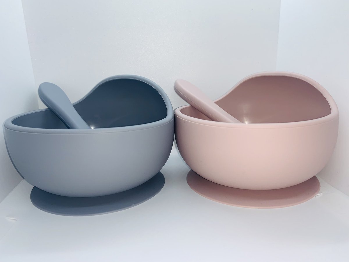nushybear.com 

suction bowls with spoons for your little one. 
worldwide delivery 🧸