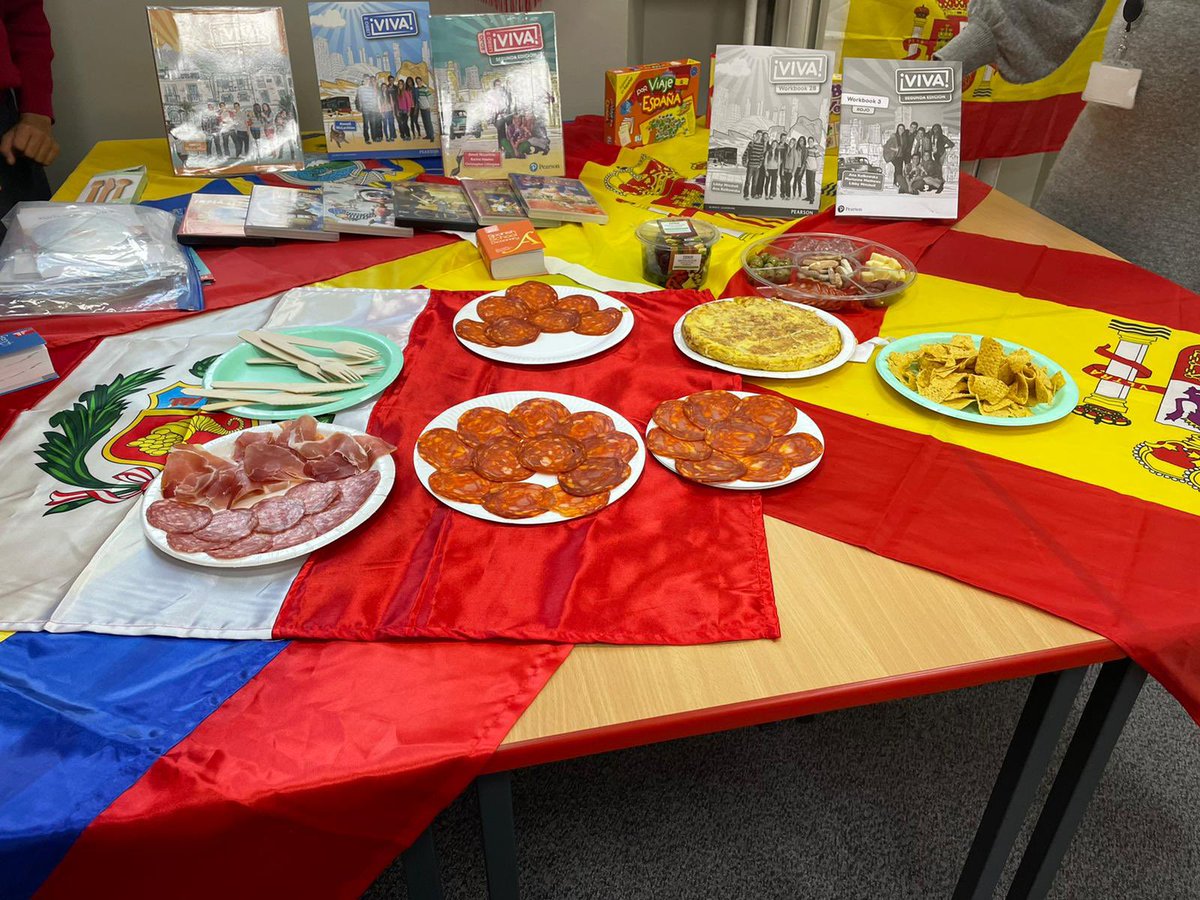 Yesterday, we were delighted to welcome guests during our Open afternoon/evening. 😁🇮🇹🇫🇷🇩🇪🇪🇸 #edutwitter #mfltwitterati