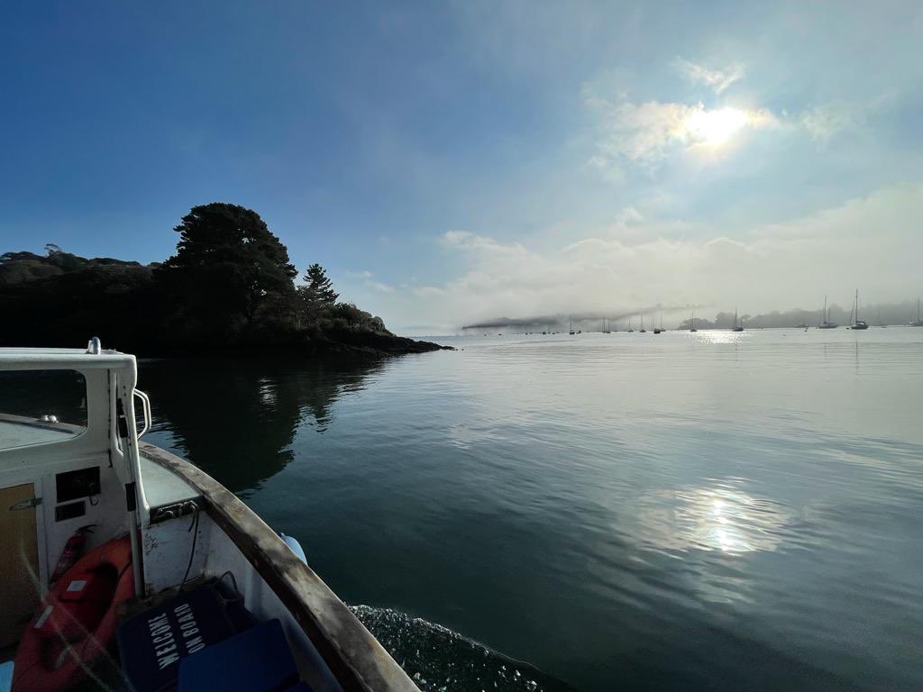 HelfordRiverCr's tweet photo. Oh my what a day! Stunning conditions this October so far! #boattrips @BudockVeanHotel https://t.co/sGLKnuUrvO