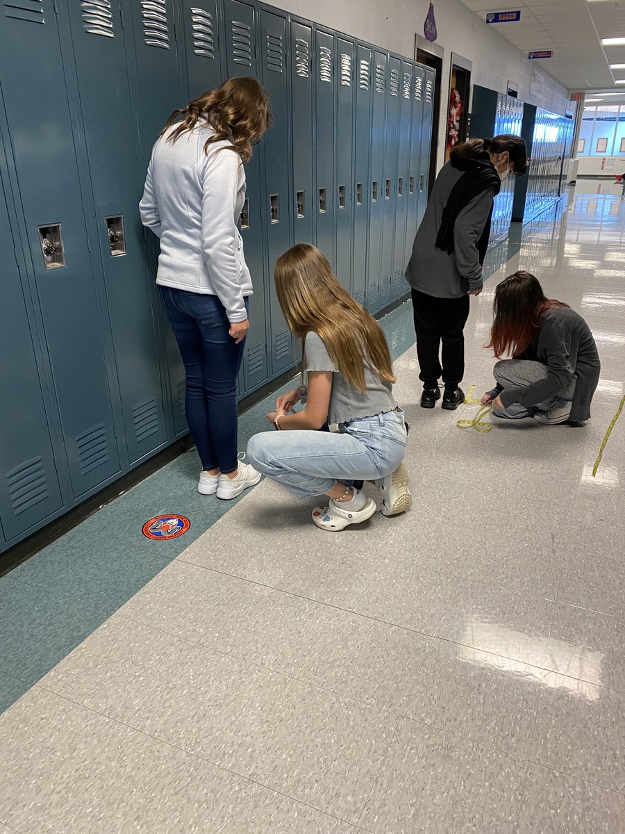 Active learning today on Team Inspire! Students played around with comparing proportional relationships depending on their partners walking speed. #backpackofsuccess #ServeToBeGreat <a href="/RamseyMS_JCPS/">Ramsey Middle School</a> <a href="/RamseyPrincipal/">Katie LaDuke</a>