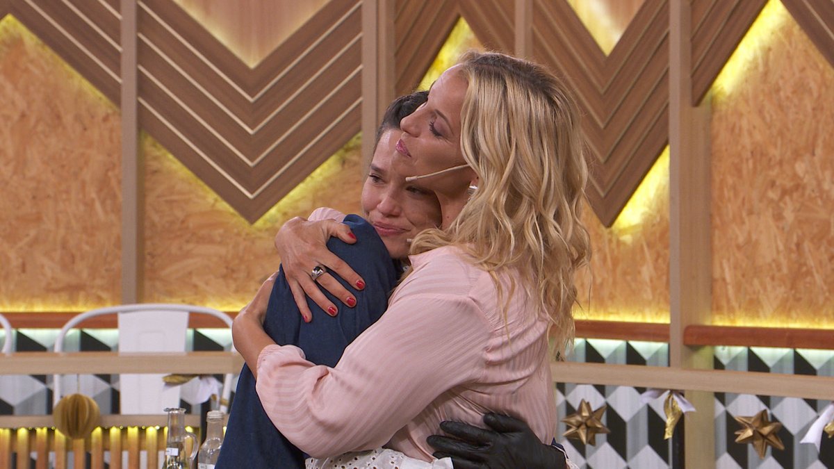 ¡SEMIFINAL PELEADISIMA!

Por solo un tenedor, <a href="/china_viale/">Manu Viale</a> abandona la competencia y queda a un pasito de la final

#gpcocina