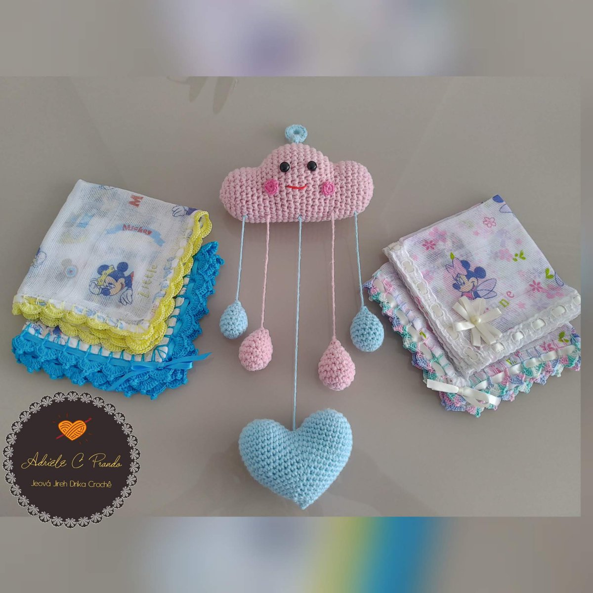 DRIKACROCHE's tweet photo. Fraldinhas de boca para bebês com barradinhos de crochê 🥰🥰 https://t.co/5mB8G7yTrN