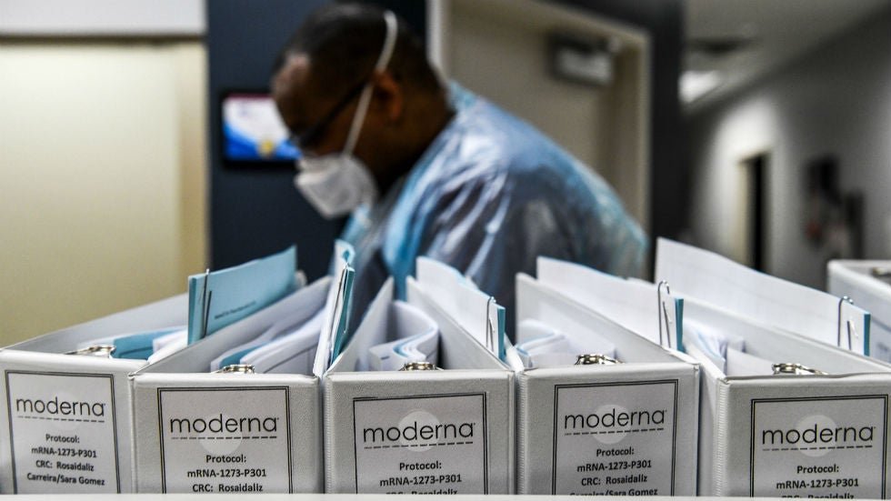 thehill's tweet photo. #BREAKING: FDA panel recommends authorizing Moderna booster shot https://t.co/0x3aJbYjYi https://t.co/hhy4THERKy