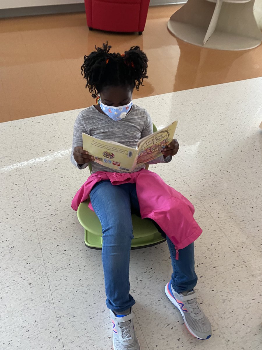 MsPileggi's tweet photo. Thank you @MsWajzerStA for our library books! https://t.co/2rcMWux1ll