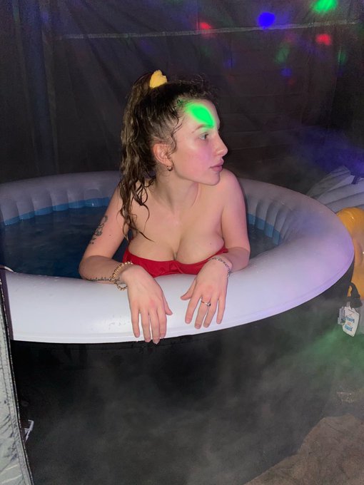 RT if you would join me in the hot tub!   The links are below⏬ come see what you&rsquo;re missing https://t<a href="/tag/newprofilepic"class="tags"><span>#newprofilepic</span></a>