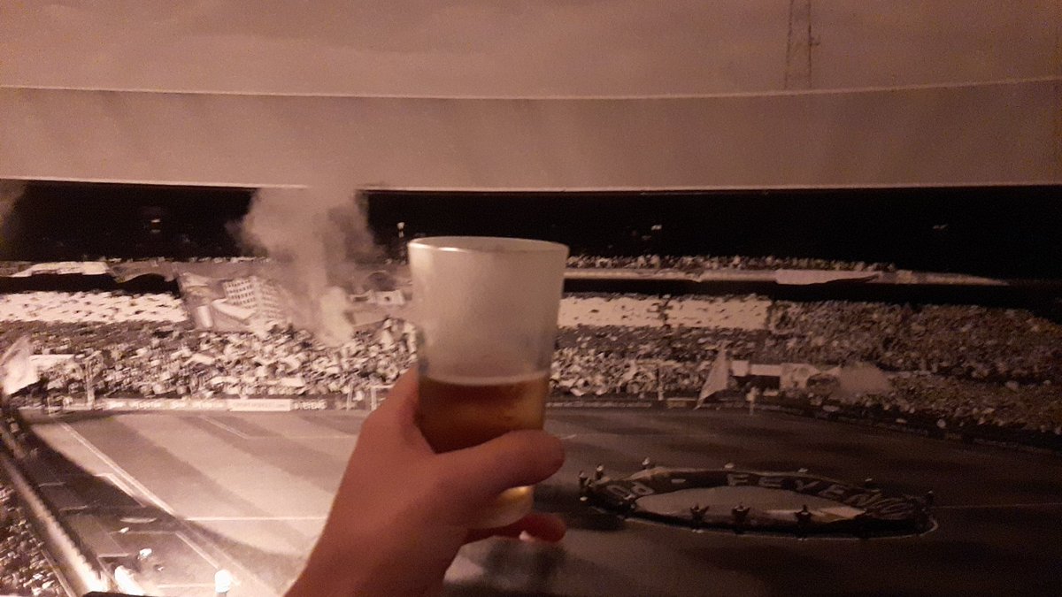 RichardFR88's tweet photo. @konveelslechter Proost! https://t.co/RxzBIU8JpM