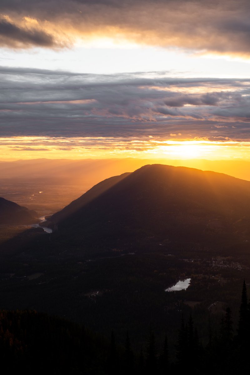 Dream like conditions this past weekend while camping. The sun beamed light rays down across the whole entire valley. Every direction you looked was a different shade of orange. Sitting around the cozy, crackling campfire was the icing on the cake.
