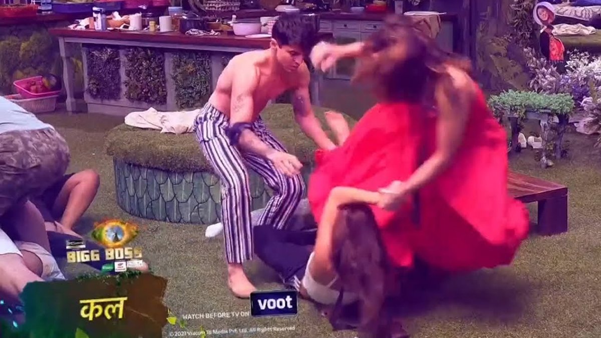 Vikas_H_Jha's tweet photo. @mommytobenik @Sru0503 @deeprehal10 After doing this Shamita deserve worse what she got from Afsana. https://t.co/tEKfBuV0mR