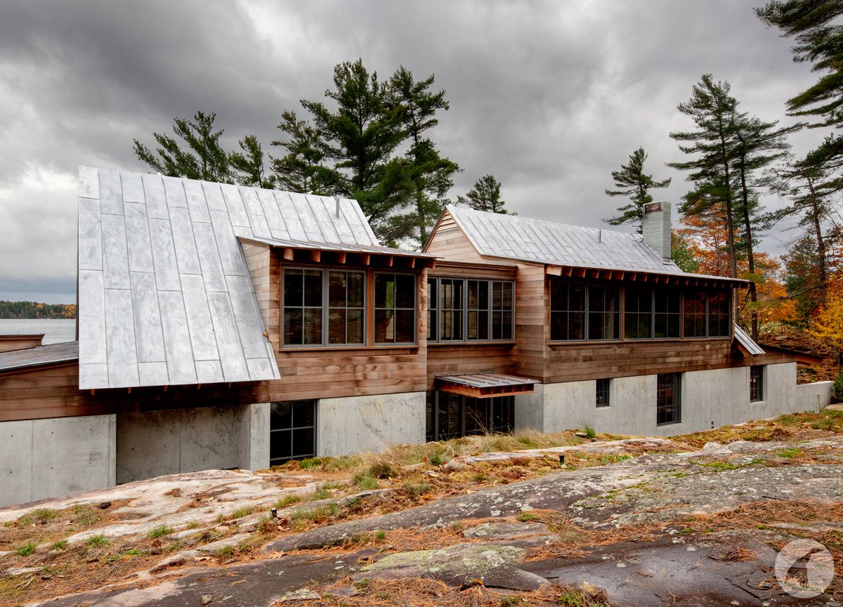 TamarackNorth's tweet photo. This Muskoka Lakes build has a noticeable edge to it.

Project Managers: Jake Morrice, Dave Cluett, Sarah Kelly
Site Supervisor: Jim Atcheson
Architect: @RoseandPartners 
Engineer: Blackwell Engineers
Interior Designer: Ashley Botten Design

#tamaracknorth #teamtamarack https://t.co/whRHYygKpQ