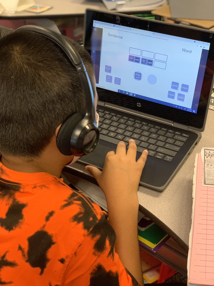 mrsjones72812's tweet photo. Today fourth graders at @ChrisYungES worked with homophones in @SMARTpln Lumio ! The ability of this software to engage, instruct and assess is so powerful ! #smartpln #lumio https://t.co/pjSUEWSmvk