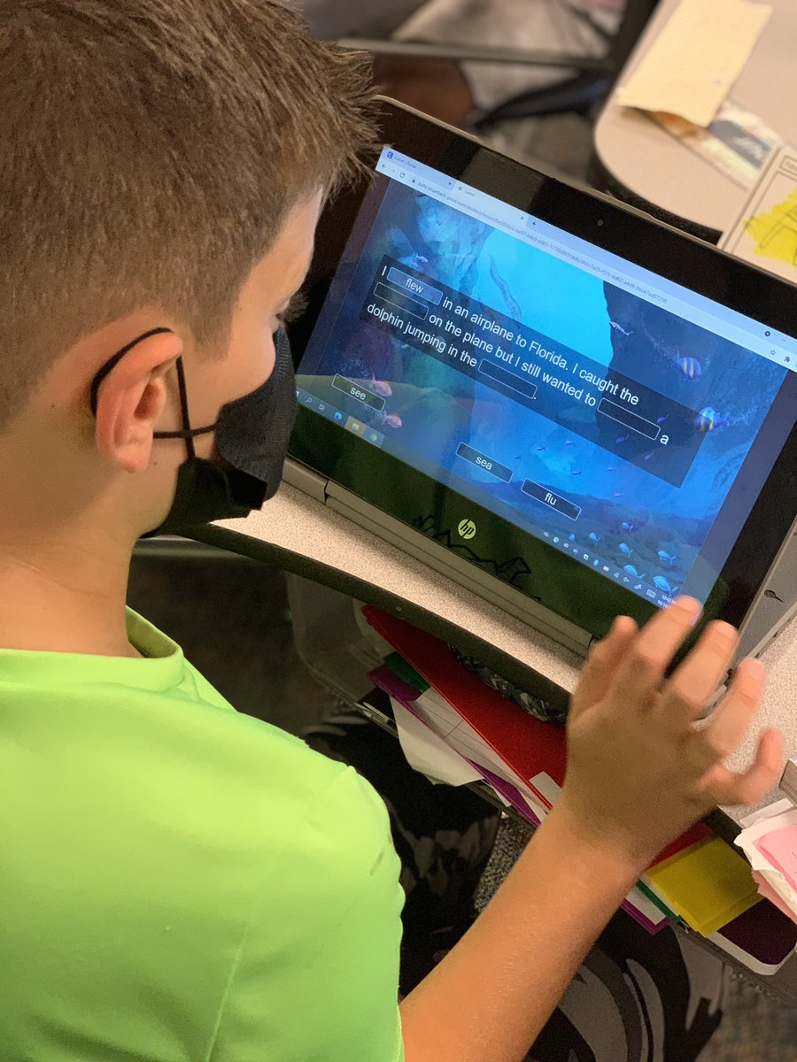 mrsjones72812's tweet photo. Today fourth graders at @ChrisYungES worked with homophones in @SMARTpln Lumio ! The ability of this software to engage, instruct and assess is so powerful ! #smartpln #lumio https://t.co/pjSUEWSmvk