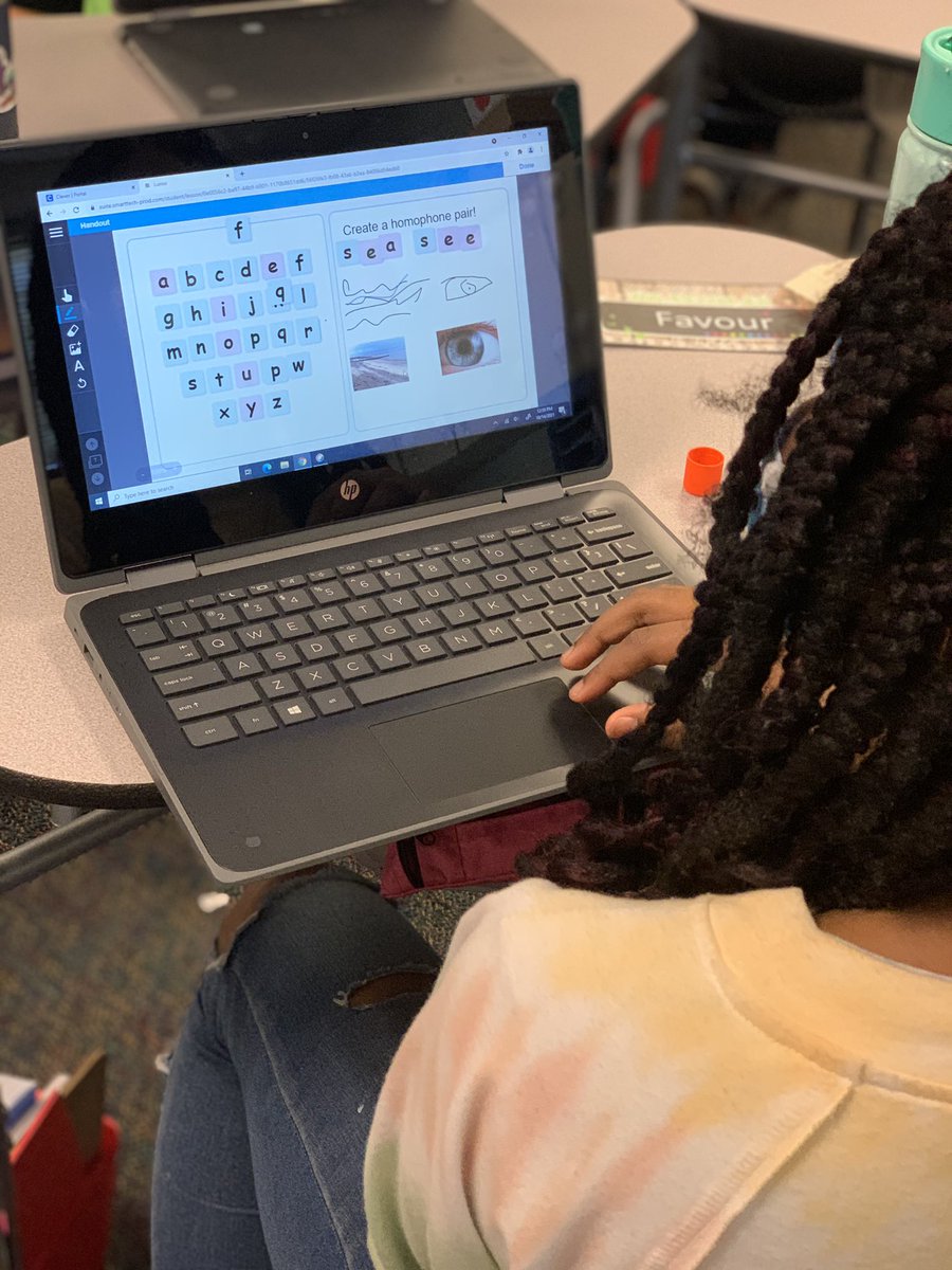 mrsjones72812's tweet photo. Today fourth graders at @ChrisYungES worked with homophones in @SMARTpln Lumio ! The ability of this software to engage, instruct and assess is so powerful ! #smartpln #lumio https://t.co/pjSUEWSmvk