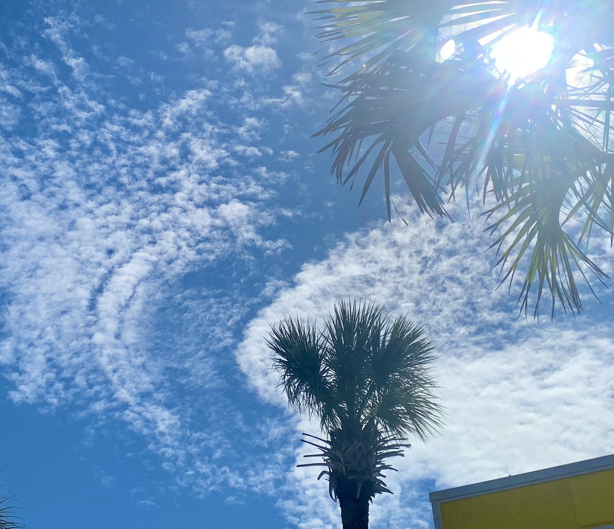 MyLifeIsAPhoto1's tweet photo. These clouds remind me of the “Starry Night” artwork. #clouds #artwork https://t.co/SnKJ9VWmCJ