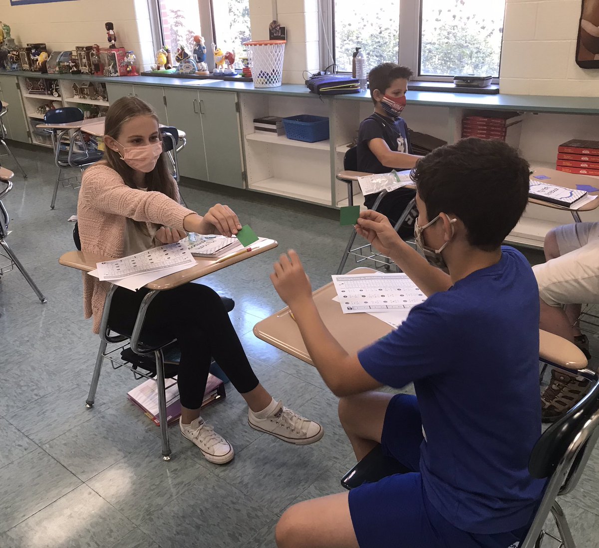 math_witz_utms's tweet photo. Decimal “War” 💪🏻🧠 #placevalue #skillbuilding #keepingitfun #youhaveaplacehere #iteachmath #teamUTMS #UTMSfamily #TheU @UnionTownshipHC https://t.co/JLcmC8wF0r