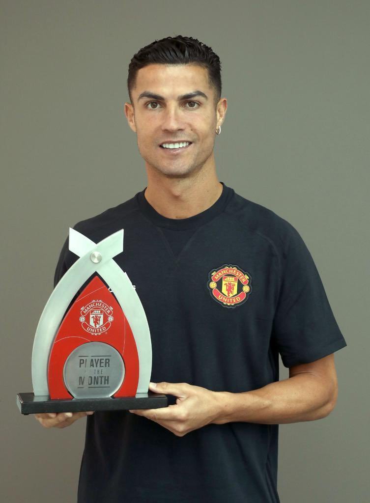 luisferpo's tweet photo. 🏅 El primer mes de regreso de CR7:
✅ Jugador del Mes de la Premier League
✅ Jugador del Mes del Manchester United https://t.co/GyHuzrnZX6