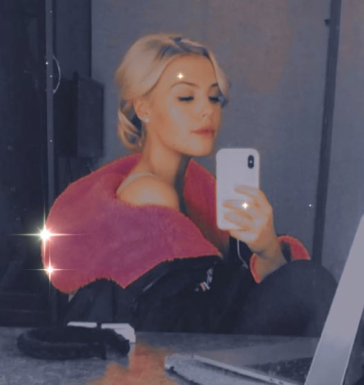 thefateofbarb's tweet photo. Llegando tarde siempre pero bueno  jsjsjs soy Bárbara, estoy en el fandom desde el principio aunque por la uní y no conocer mucha gente ando alejadita :( Amo la serie y mi fav es stella. Soy simpática y sociable pueden hablarme cuando quieren 💖  #Integracionfate https://t.co/8YTqHahL7R