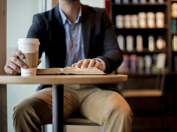 قد تقسوا علينا الحياة وتؤلمنا بتقلباتها
إلا أن هذا لا يجبرنا على أن نكون جافين العواطف مع من نحب
فالحياة ما هي إلا مجموع ما نشعر به
واعلم أن جفاف المشاعر هي التعاسة ذاتها
#ملاذ_الروح