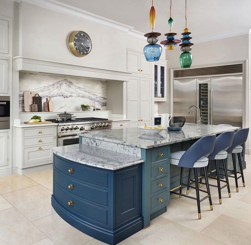 SubZeroWolfUK's tweet photo. We love this beautiful kitchen from @_MMDesign_ featuring our classic Sub Zero refrigeration and Wolf range cooker. #SubZeroWolf https://t.co/bSPc5lLDFi