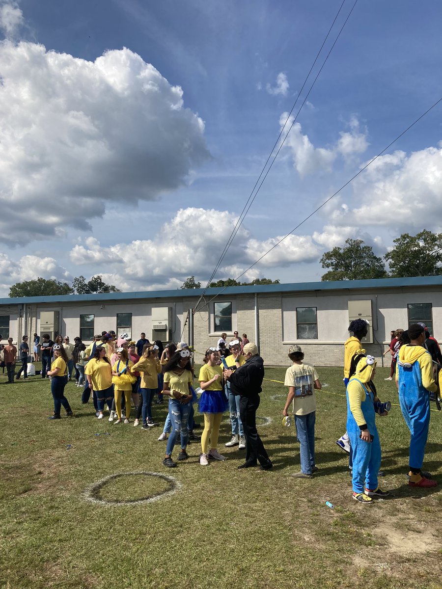 JasonCook_EC's tweet photo. Homecoming 2021 is going great. The students are “All In”. Proud of their school spirit and participation. #bethechange https://t.co/ej5RSICusK