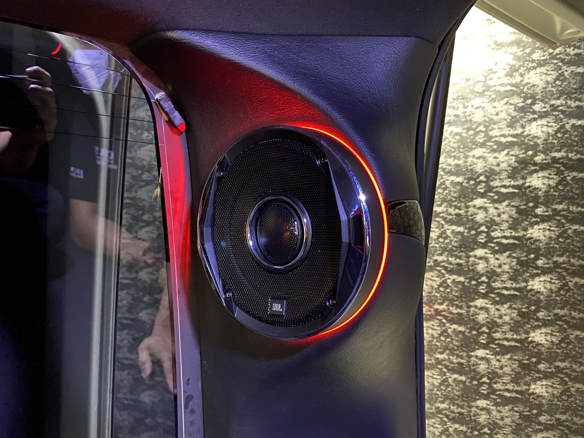 ハイエースフロントスピーカーJBL 指ぬき
