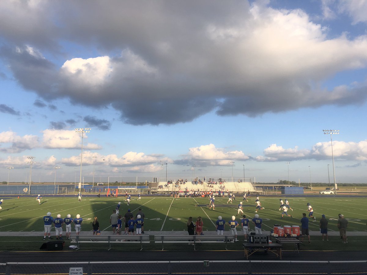 Rigginsbraves's tweet photo. Thursday night lights 💙 #BraveNation https://t.co/i5cu8HuIgd