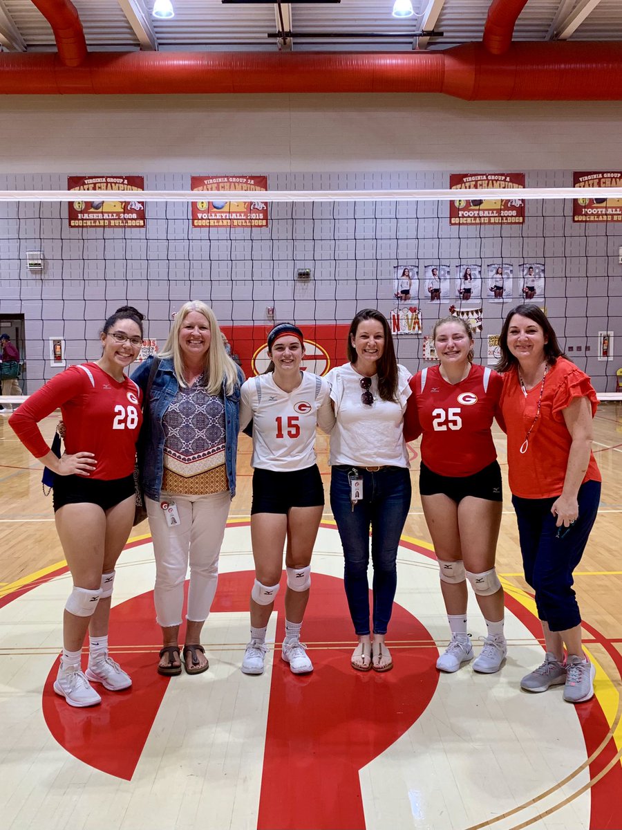 jengates395's tweet photo. Proud is an understatement! These girls are so amazing. 💛💚 Grateful to have spent a year with them about a decade ago.  #3rdgradeROCKED #ECCHO 

@MinaStrat @laurel_stratiou @tedp967 @kmhadd @RoadrunnerLMC @GoochlandHigh https://t.co/ooWuzwvxjA