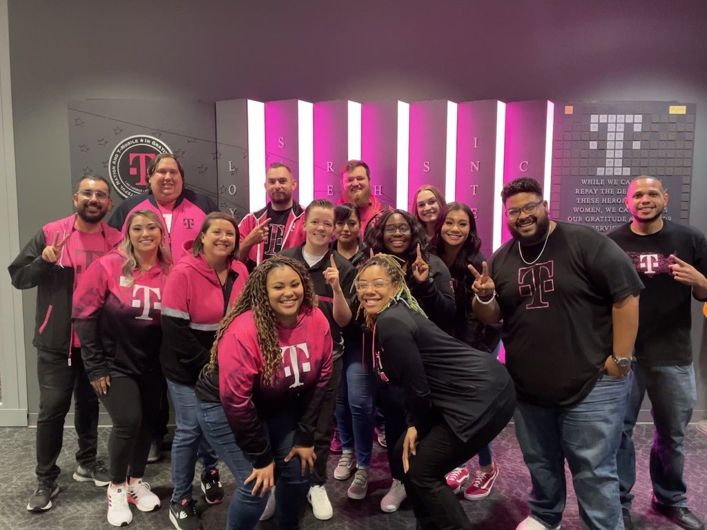 I present 🥁🥁🥁The #SDFWbulldogs Loyalty team, supporting all things customer loyalty for DFW #MetroFlex 💪🏽 <a href="/tobiastjones/">Toby Jones</a> #CreateHappyCustomers