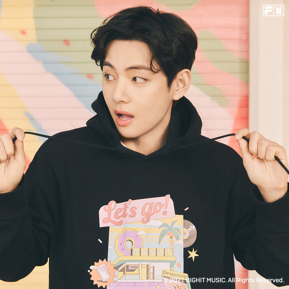 fila_korea's tweet photo. Let’s Be Dynamite
FILA X BTS Dynamite Collection

특별한 ACC와 의류 2차도 충전 완료!

🛒온라인몰 및 오프라인 전매장
💜https://t.co/seZetWhP0G

#FILA #방탄소년단 #BTS #RM #진 #슈가 #제이홉 #지민 #뷔 #정국 #Jin #SUGA #jhope #Jimin #V #JungKook #Dynamite_Collection #Lets_be_Dynamite https://t.co/fg6FofUmxK