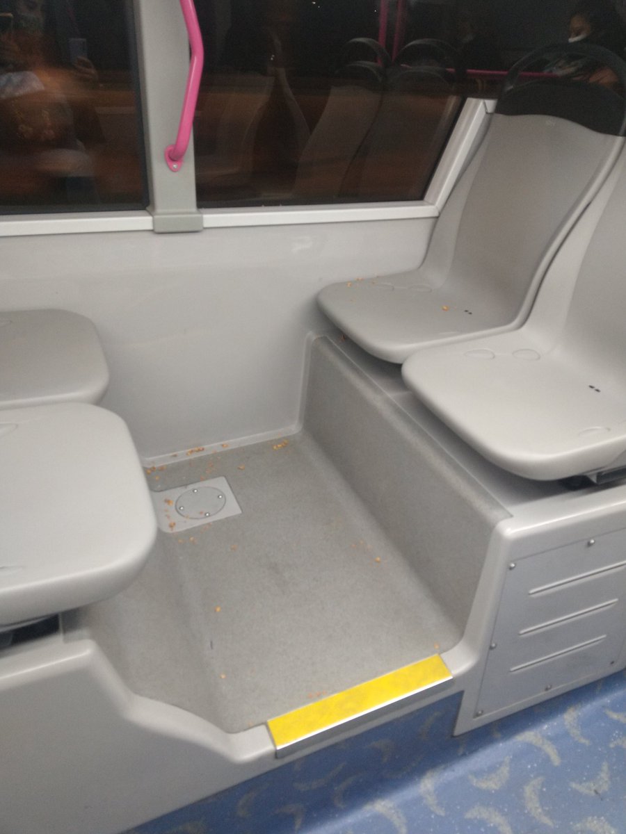 NidiaVargas's tweet photo. @MetrobusCDMX una limpiadita a las unidades que salen terminal de campo Marte, unidad OL7-844 
😒 Que onda con los usuarios? https://t.co/BFDZ10ptx3