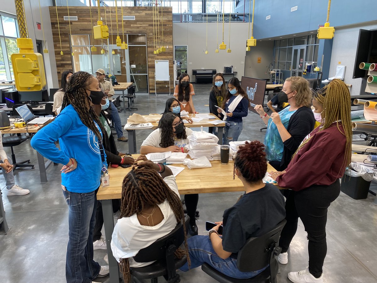 whi_hcc's tweet image. IDEAS Academy Educator @MsPlatt2 and her amazing Health Science students have been working in @whi_ideastudio developing their #creativitymindset and #digitalfabrication skills @WeAreHCCS @AliefISD @Alief_Career